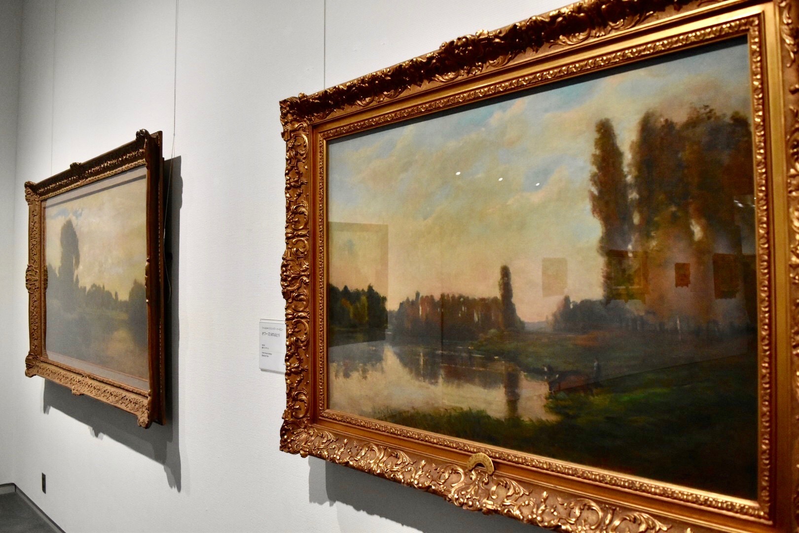 右：シャルル＝フランソワ・ドービニー　《オワーズ川のほとり》　1865年　千葉県立美術館蔵