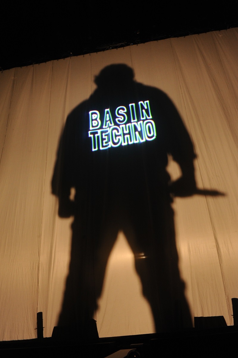JINRO presents 岡崎体育ワンマンコンサート「BASIN TECHNO」