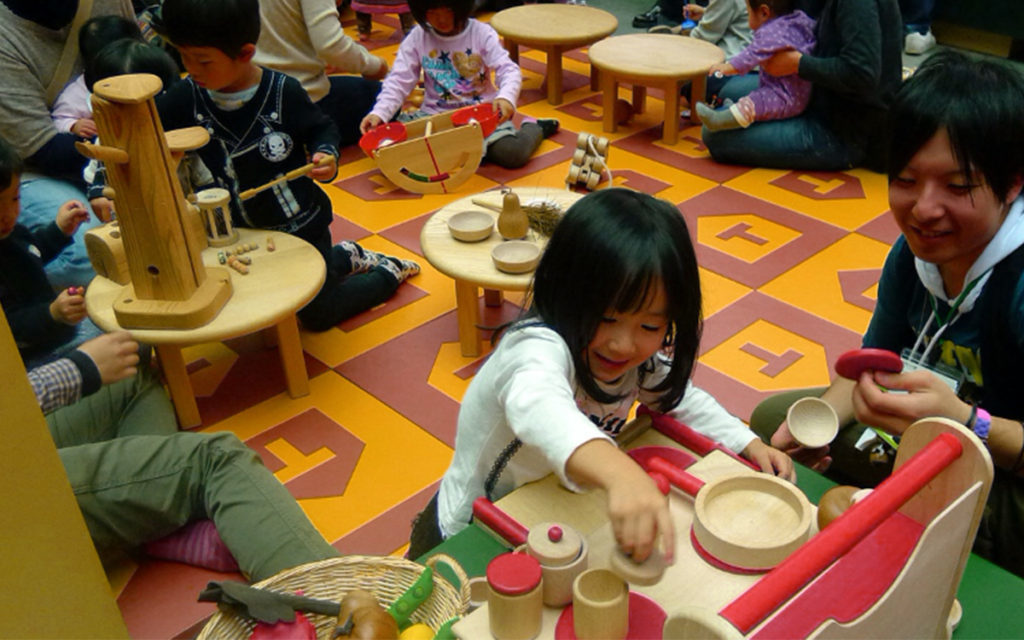東京おもちゃ美術館の協力で“キッズスペース”を設置する