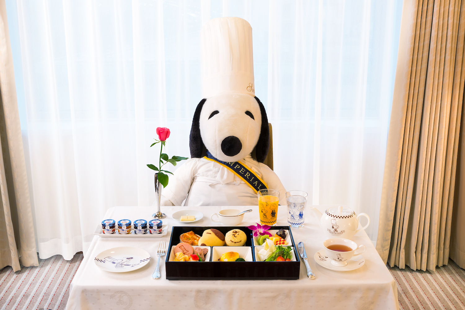 料理長スヌーピーと、期間限定の宿泊プラン「Grand Chef SNOOPY」の朝食