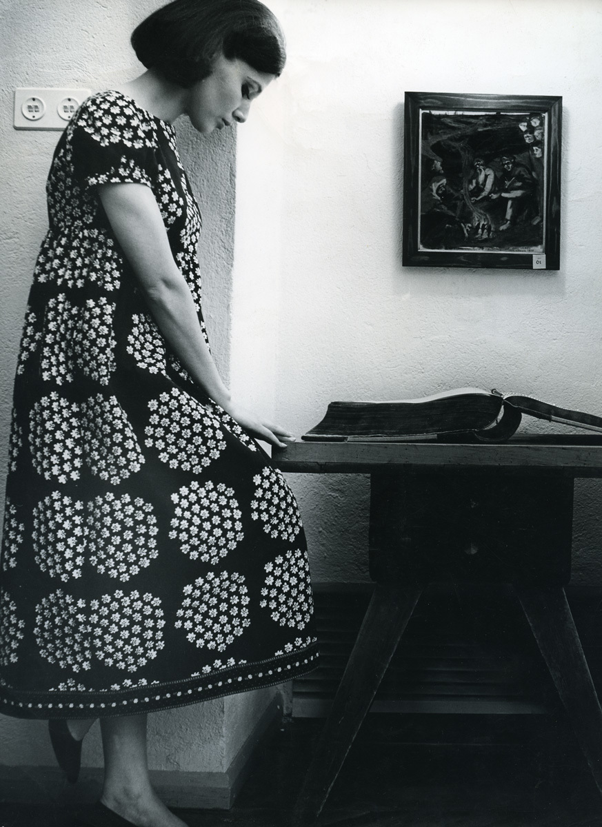 ドレス≪カトリッリ≫ファブリック≪プケッティ≫（ブーケ）、服飾・図案デザイン：アンニカ・リマラ、1964年　Design Museum Archive / Photo: Seppo Saves