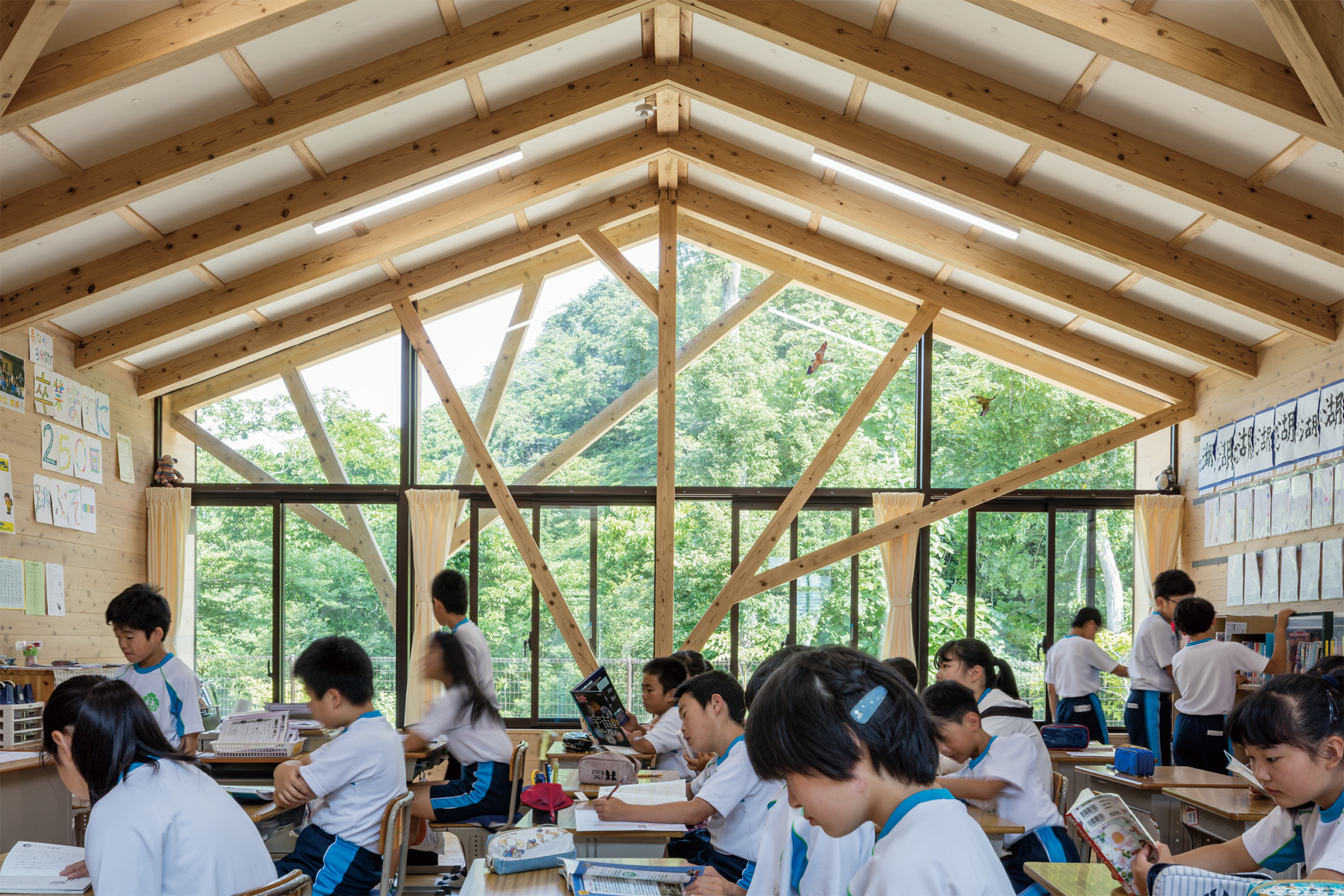 東松島市立宮野森小学校 2017年 盛総合設計＋シーラカンスK&H 撮影：浅川敏