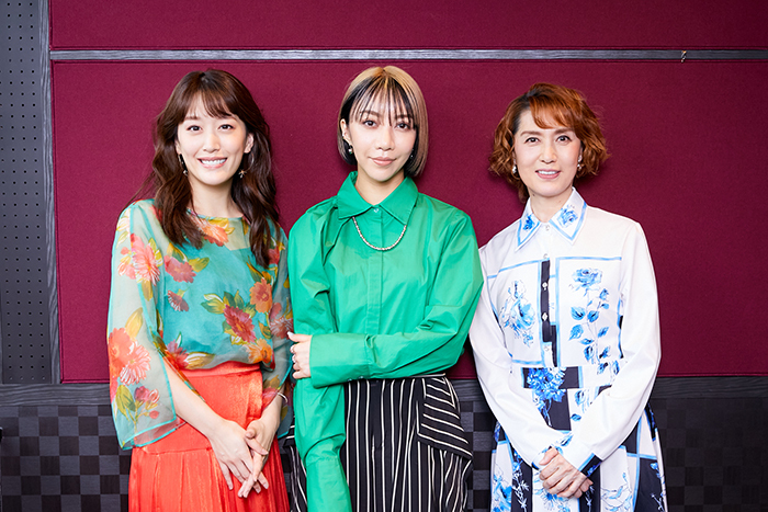 （左から）花乃まりあ、美弥るりか、剣幸