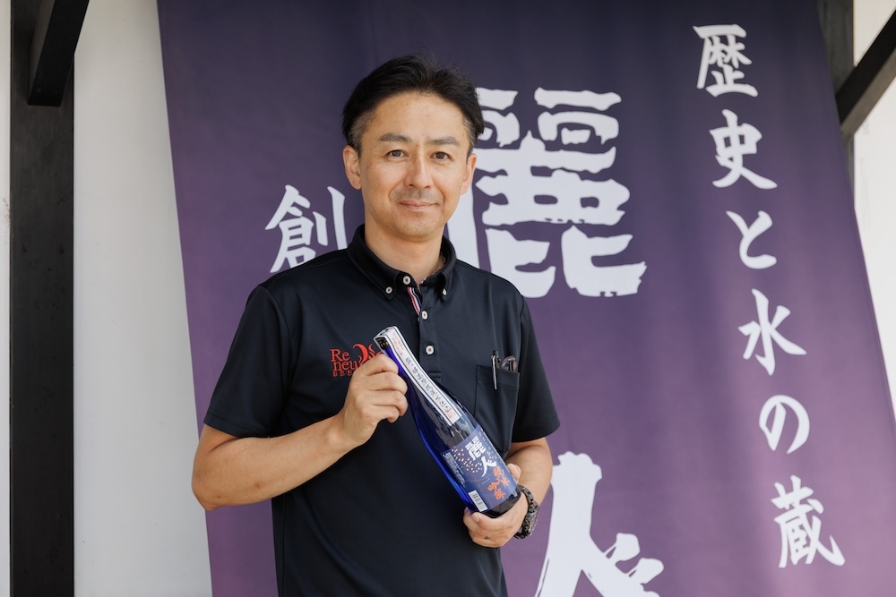 「麗人」にてお話をうかがった小口さん。 撮影：大塚正明