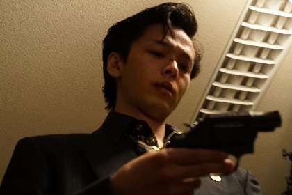 中村倫也　直筆サイン入り『孤狼の血』プレス 764064?w=1200