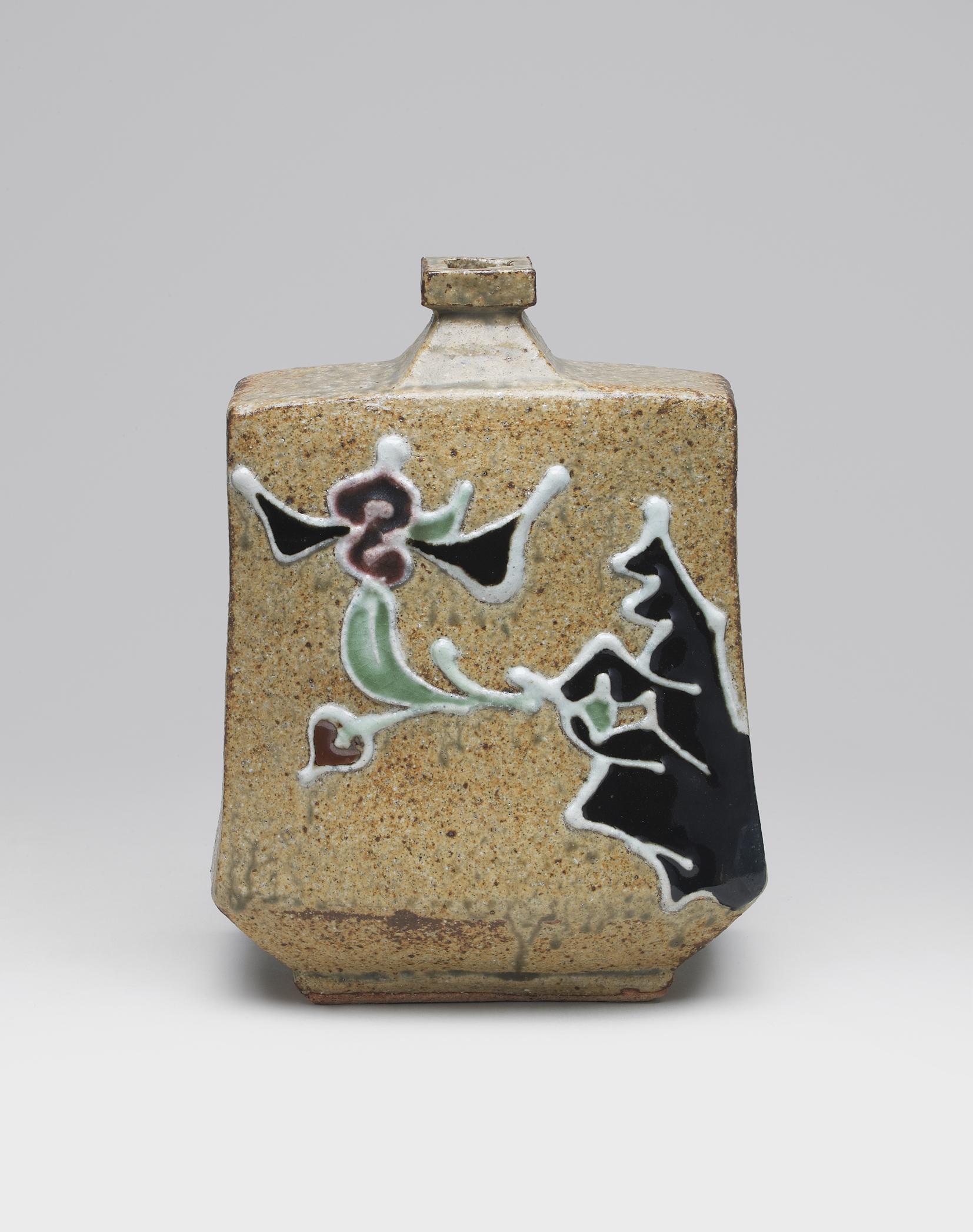 作家名：河井 寛次郎 作家英語名：Kawai Kanjiro 作品名：花手扁壷 作品英語名：Pottery flask with flower 店名：柳瀬美術店