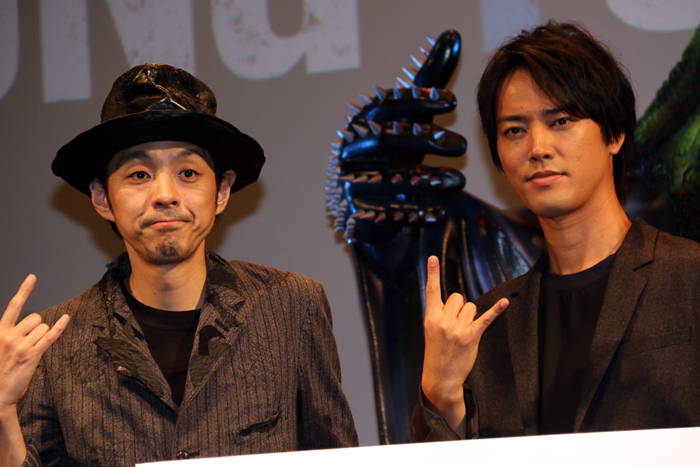 宮藤官九郎、桐谷健太「TOO YOUNG TO DIE！　若くして死ぬ」