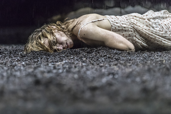 Billie Piper (Her) in Yerma at the Young Vic.  Photo by Johan Persson