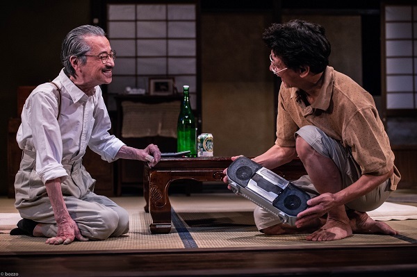 かわいいコンビニ店員飯田さん『手の平』舞台写真 photo by bozzo