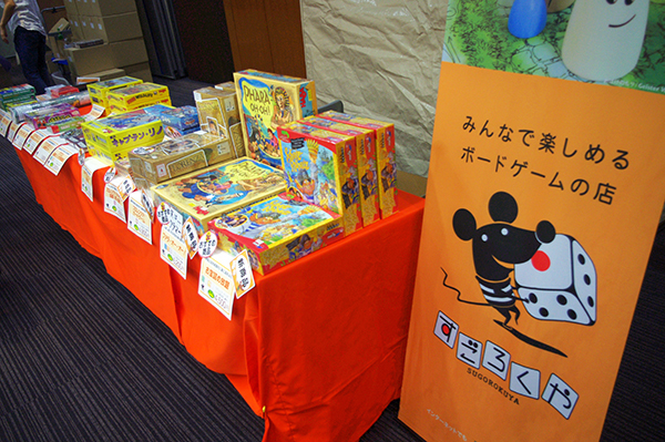 すごろくやは、HABAのゲームを中心に展開　 (c)Dear Spiele