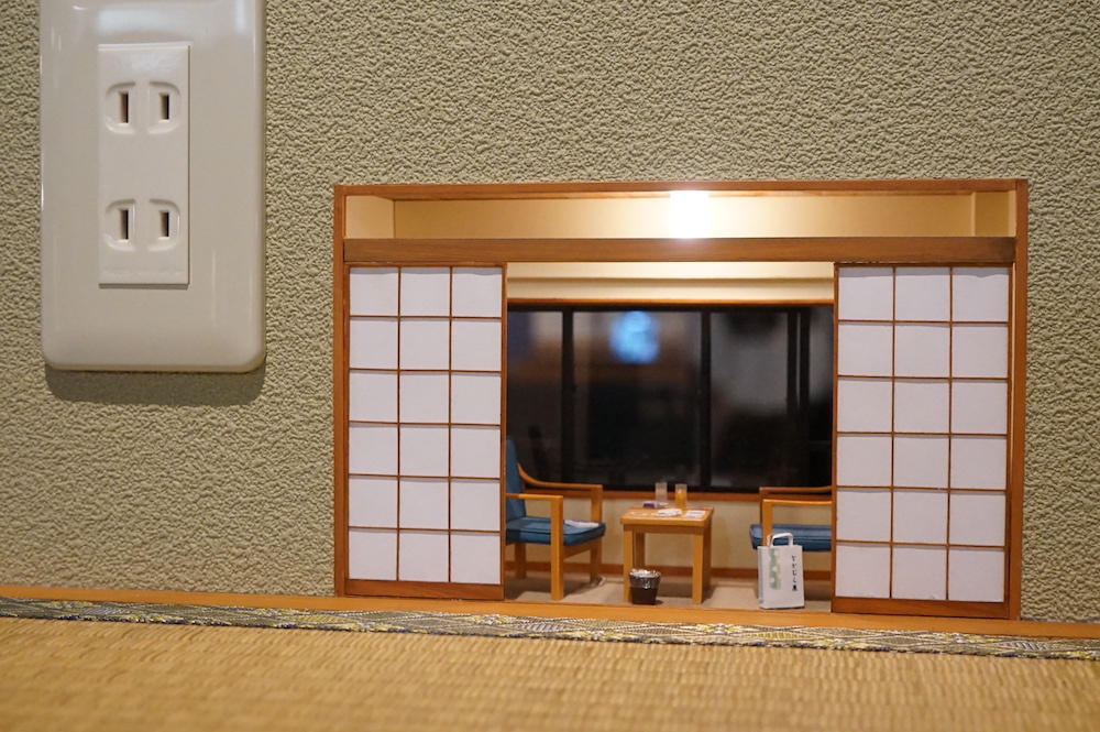 《こびとの旅館》 (C) MOZU STUDIOS