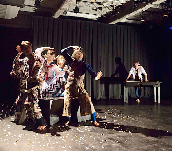 世界劇団『さらばコスモス』舞台写真