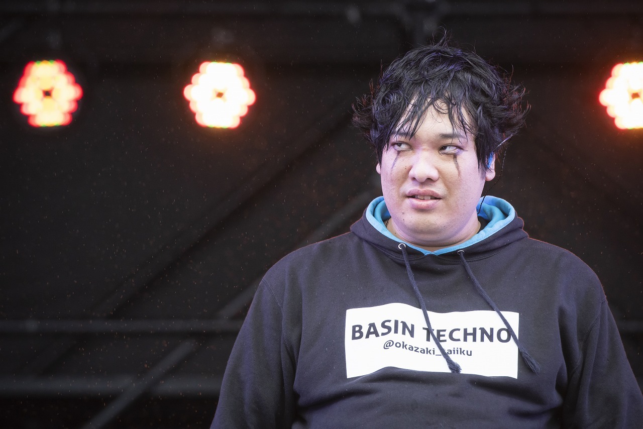 岡崎体育　撮影＝釘野孝宏