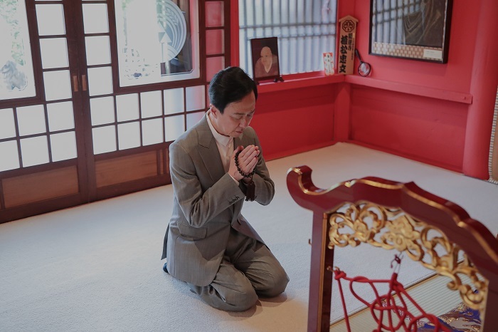 坂東玉三郎　陽運寺にて 　撮影：柏原孝史
