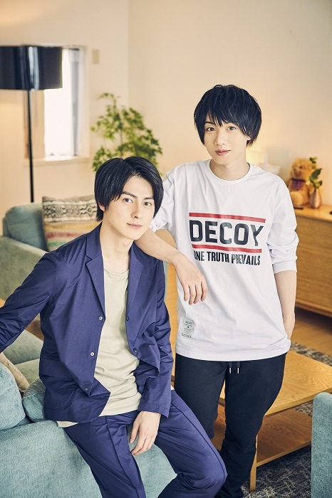 （左から）松村龍之介、植田圭輔 （C）「REAL⇔FAKE」製作委員会・MBS