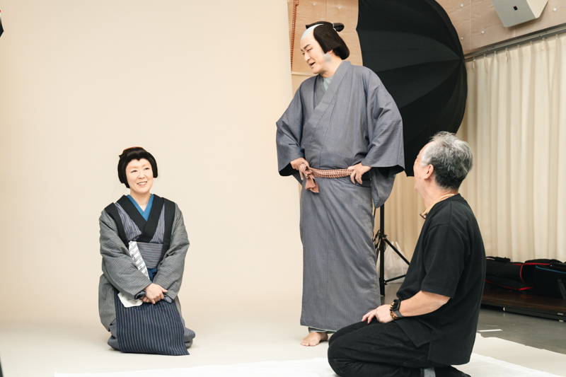 寺島が「奥さんに何か怒られたのかと思った（笑）」と言えば、獅童は「めちゃくちゃ仲良いし」と胸をはる。カメラマンは、加藤孝氏。