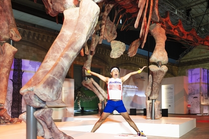 地球史上最大級の陸上動物が横浜に上陸　『巨大恐竜展 2024』明日開幕　サンシャイン池崎が頭骨を設置