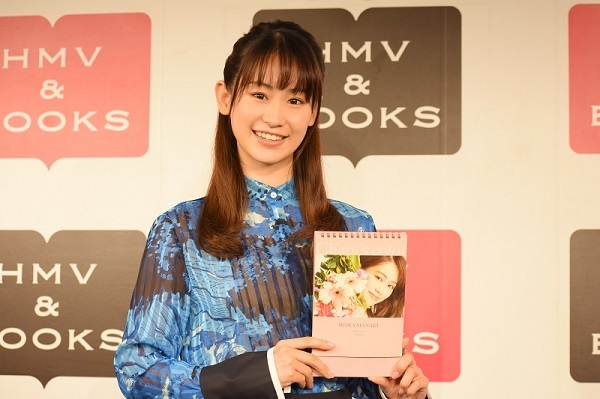 愛希れいか 自分じゃないみたい 初の単独カレンダー Chapi S Color 発売記念でファンと触れ合い Spice エンタメ特化型情報メディア スパイス