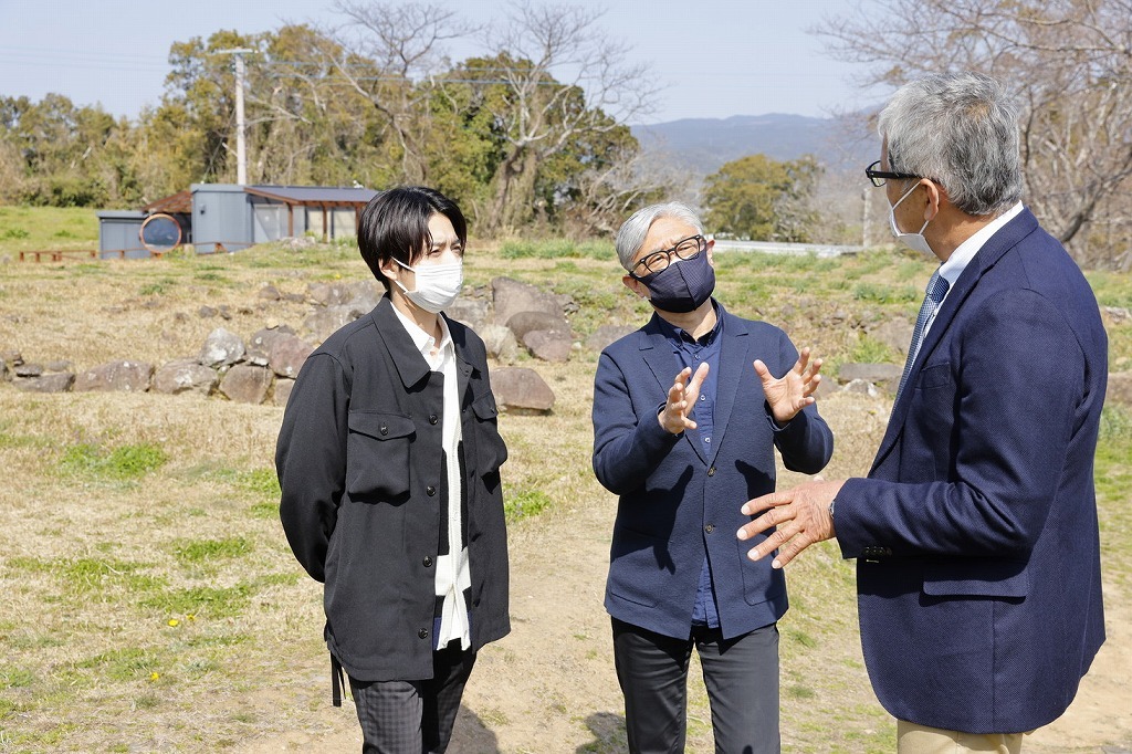 （左から）小池徹平、堤幸彦