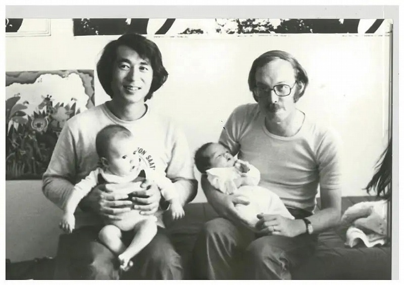  1970年代 舘野泉と作曲家のノルドグレン。お互いの息子とともに。