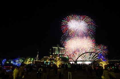 クリスマスイブを花火でドラマチックに演出！「ISOGAI花火劇場in名古屋港」でデート | SPICE - エンタメ特化型情報メディア スパイス