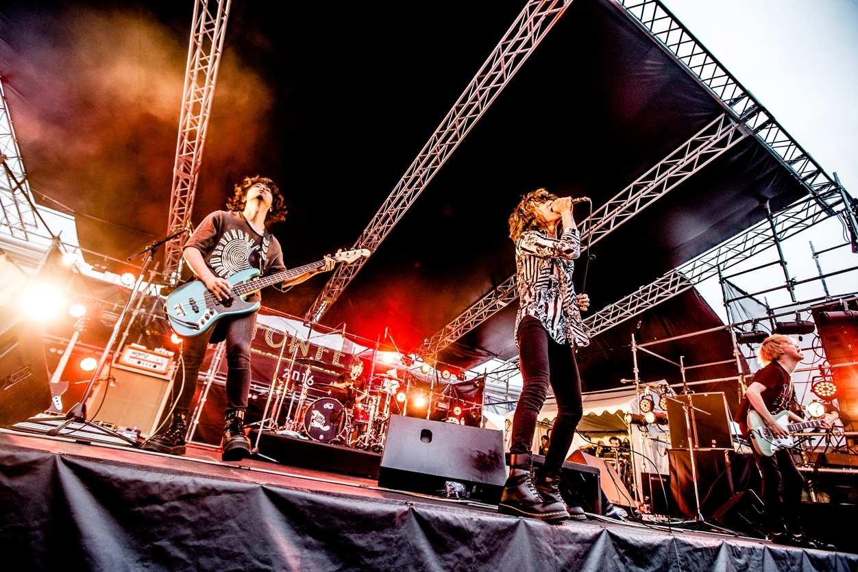 SUPER BEAVER photo by 青木カズロー