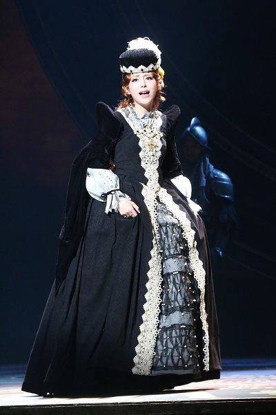 平野綾（ミュージカル『レディ・べス』レディ・べス役） 写真提供：東宝演劇部