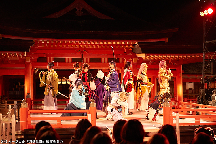 ミュージカル『刀剣乱舞』 in 嚴島神社の公演レポートが到着 写真集の 