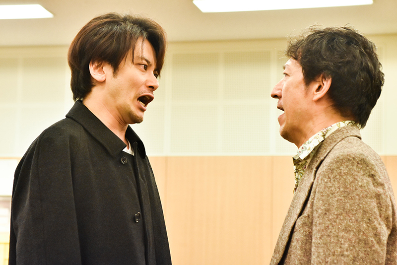 『End of the RAINBOW』稽古場より　小西遼生・鈴木壮麻（photo:原地達浩）