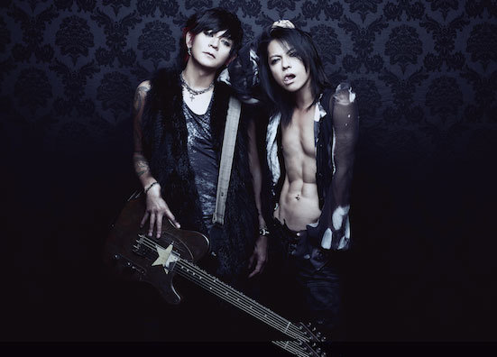 VAMPS、壮大な演出とライブバンドたるパフォーマンスで魅せたスーパーアリーナライブ映像 | SPICE - エンタメ特化型情報メディア スパイス