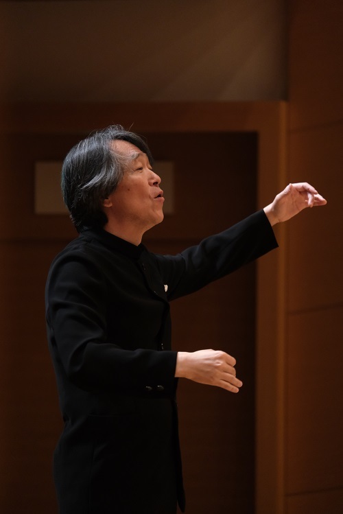 指揮者　佐藤正浩 (c)H.Ozawa　写真提供：神戸市民文化振興財団
