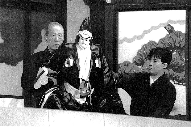 初代吉田玉男師匠（左）と。　提供：吉田玉佳