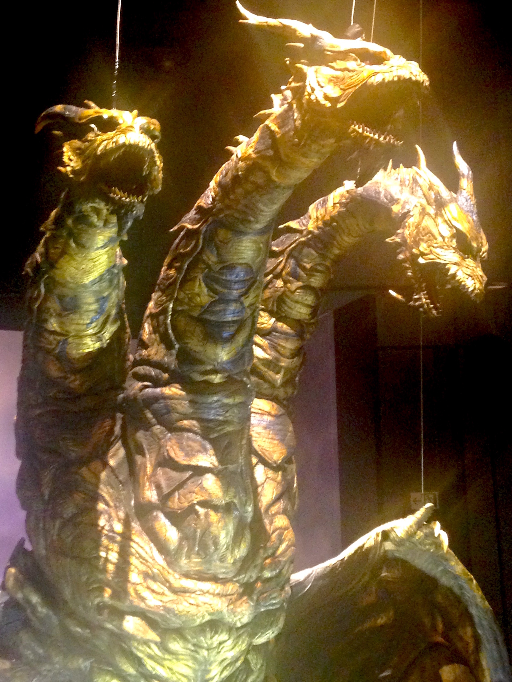 キングギドラやバラゴンなど他の怪獣たちの展示も (c)girls Artalk