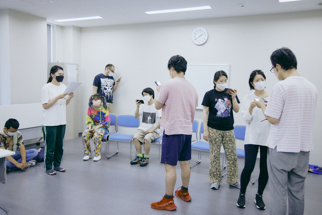 萩田のアイデアや演出を受け、みるみる濃い世界へと仕上げていく出演者たち