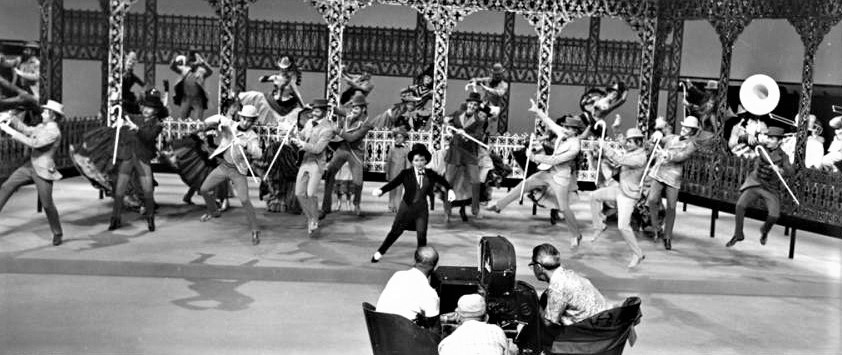 「スタア誕生」（1954年）で〈スワニー〉を歌い踊るガーランドの撮影風景