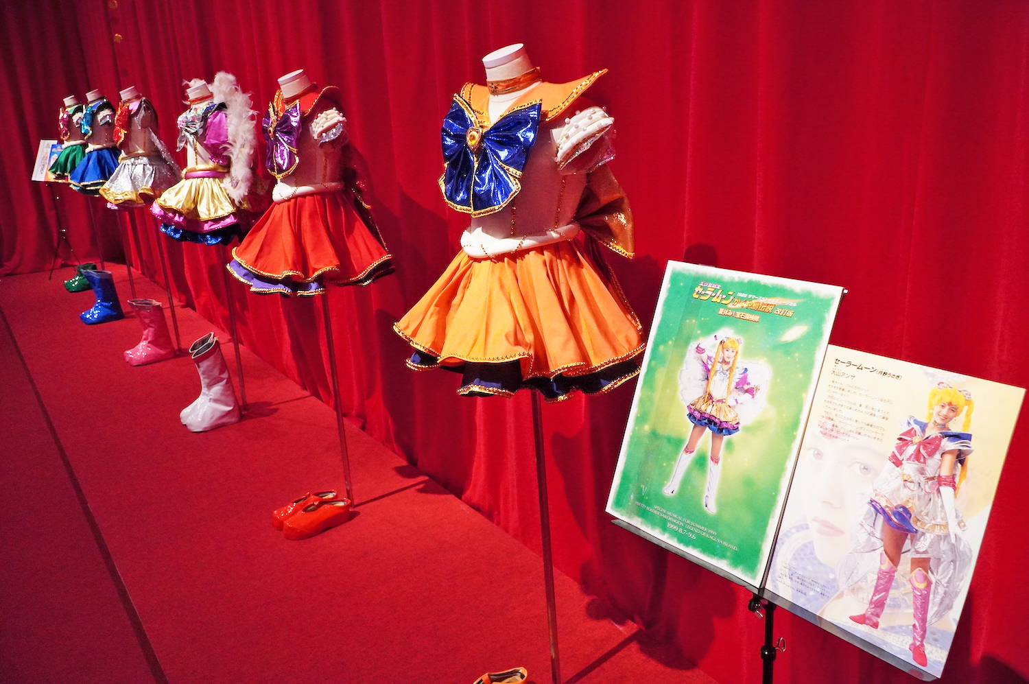 ミュージカル衣裳の展示
