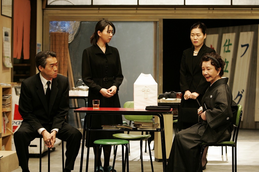 早船聡『鳥瞰図』 （左から）浅野和之、野村佑香、弘中麻紀、渡辺美佐子　