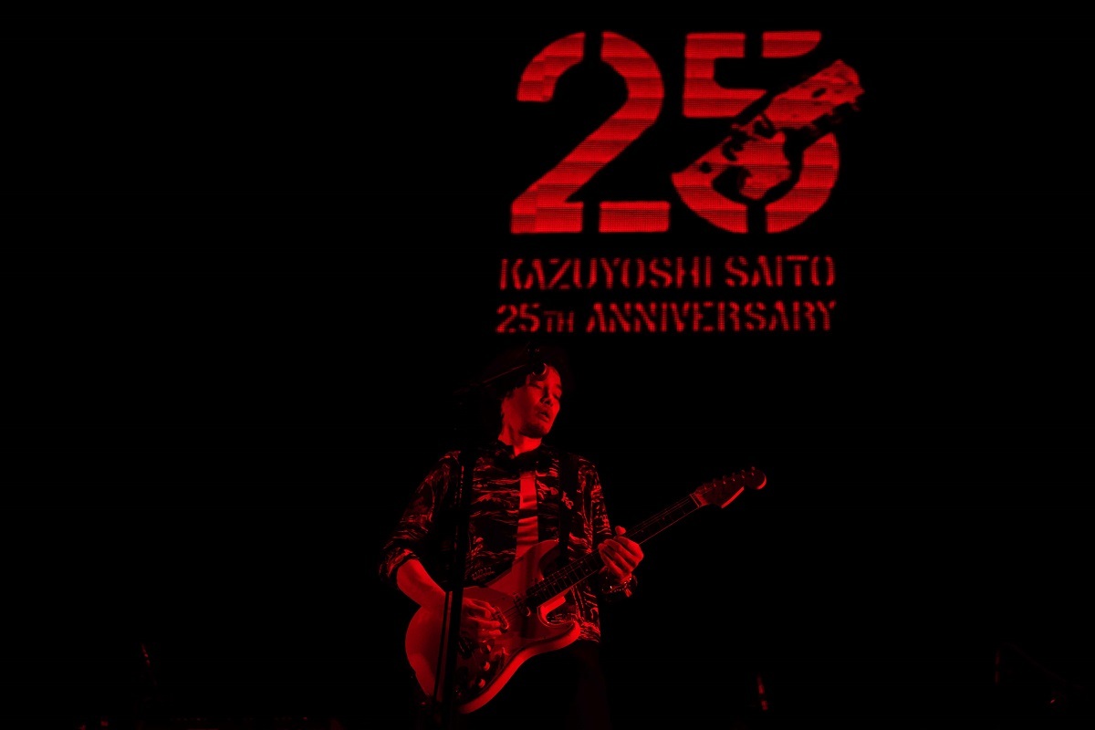 斉藤和義 デビュー25周年記念ライブが大阪城ホールよりスタート | SPICE - エンタメ特化型情報メディア スパイス