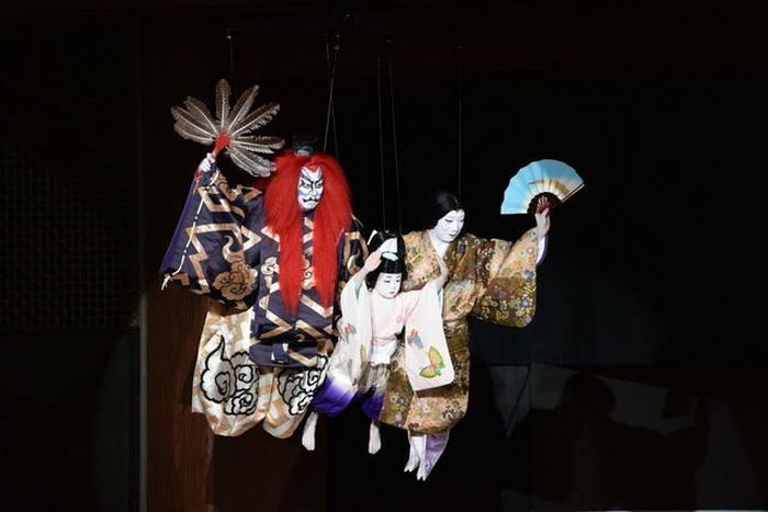 『雙生隅田川』（昼の部）（左から）市川右團次、市川右近、市川猿之助