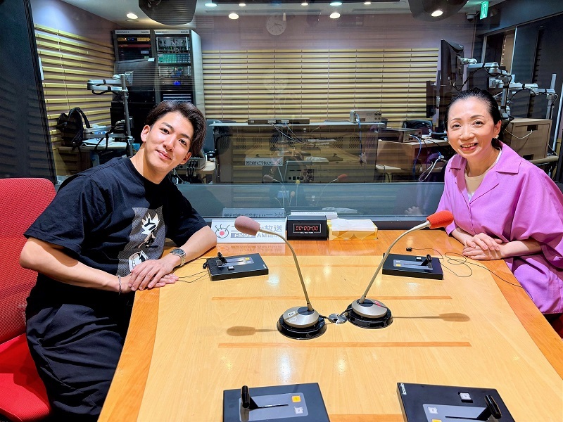 （左から）吉崎典子、 尾上右近