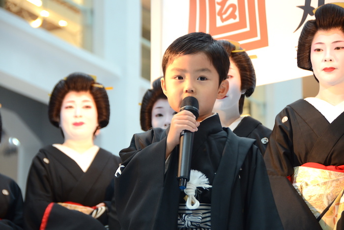 二代目市川右近を襲名する武田タケル