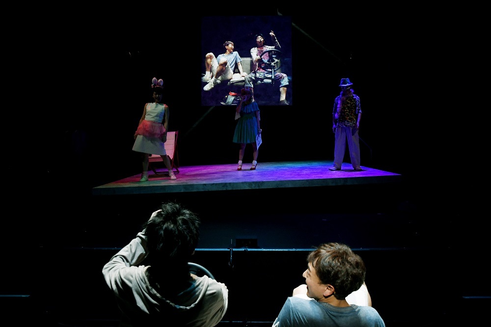 世田谷パブリックシアター『チック』（2017） 初演時舞台写真 撮影：細野晋司