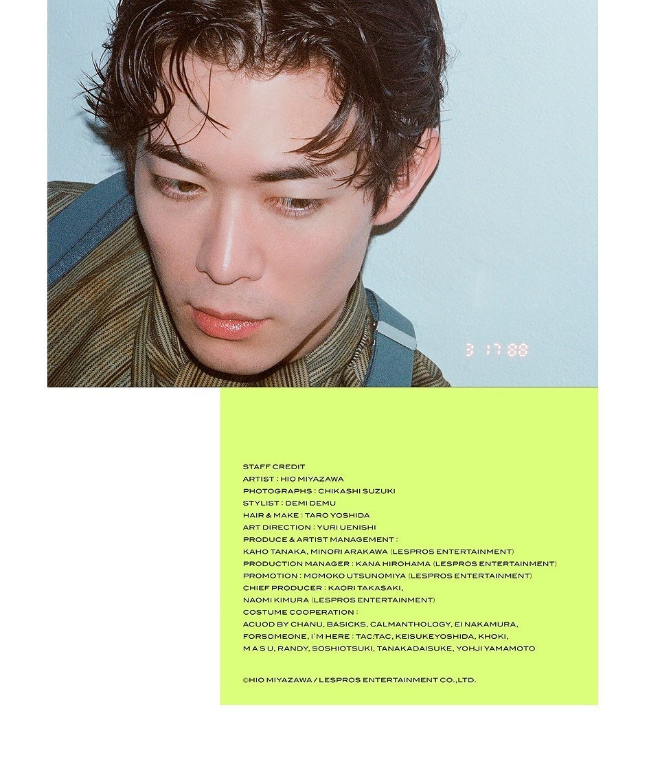 卓上カレンダークレジットページ　表紙のタイトルページをめくると写真が出現 　(C)鈴木親