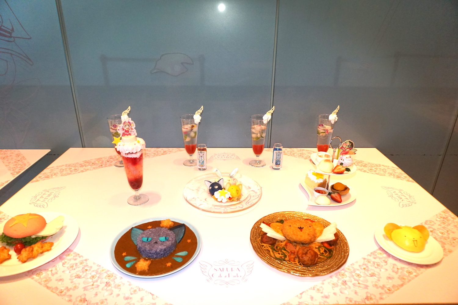 カフェメニュー ©CLAMP・ShigatsuTsuitachi CO.,LTD.／講談社