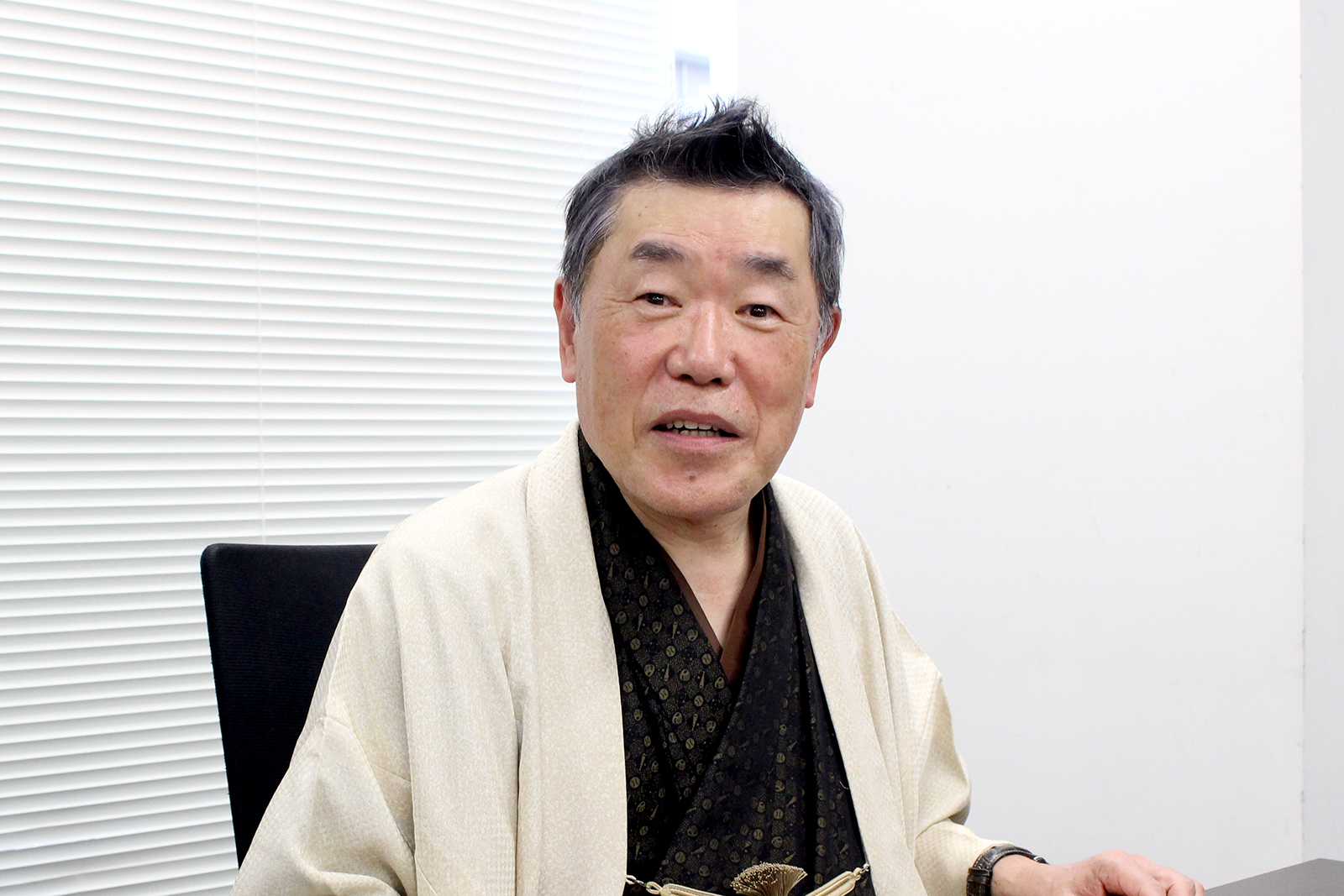 野球モチーフの着物を着こなす桂雀々