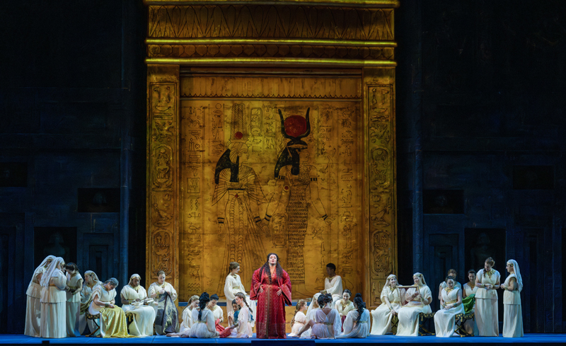 MET《アイーダ》 　(c) Ken Howard／Metropolitan Opera