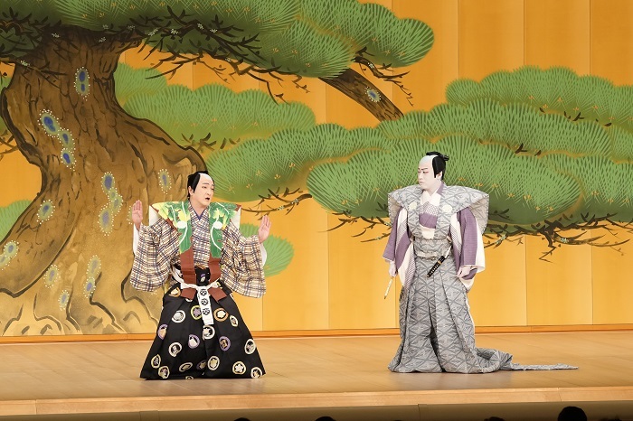 昼の部『釣女』（左より）太郎冠者=中村獅童、大名某=中村萬太郎